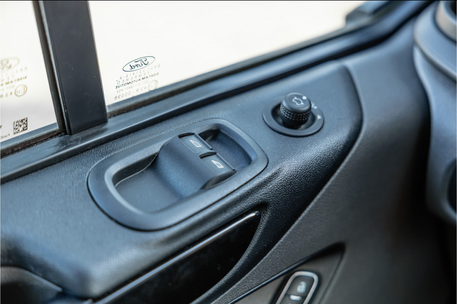 Ford Transit Custom 320 2.0 TDCI 185 PK L2H1 Sport | L+R Schuifdeur | ACC | Elek stoelen | Standkachel | CarPlay | Camera | Navigatie | Trekhaak | Inrichting | Nieuwe APK