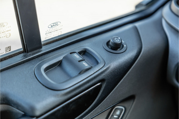 Ford Transit Custom 320 2.0 TDCI 185 PK L2H1 Sport | L+R Schuifdeur | ACC | Elek stoelen | Standkachel | CarPlay | Camera | Navigatie | Trekhaak | Inrichting | Nieuwe APK