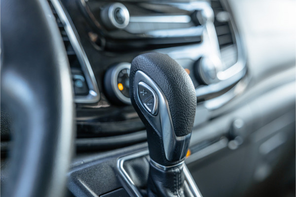 Ford Transit Custom 320 2.0 TDCI 185 PK L2H1 Sport | L+R Schuifdeur | ACC | Elek stoelen | Standkachel | CarPlay | Camera | Navigatie | Trekhaak | Inrichting | Nieuwe APK