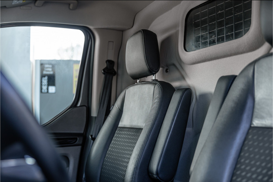 Ford Transit Custom 320 2.0 TDCI 185 PK L2H1 Sport | L+R Schuifdeur | ACC | Elek stoelen | Standkachel | CarPlay | Camera | Navigatie | Trekhaak | Inrichting | Nieuwe APK