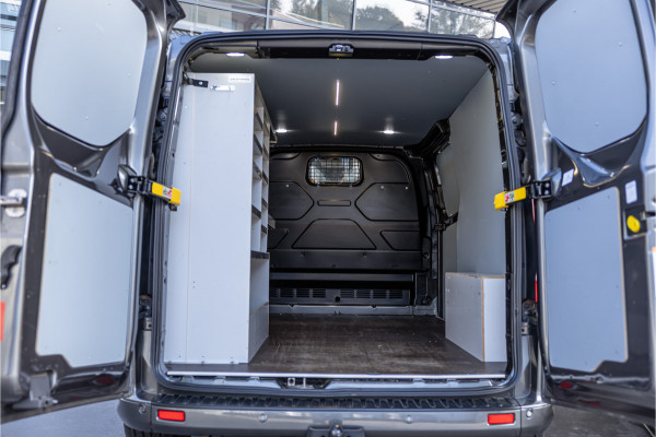 Ford Transit Custom 320 2.0 TDCI 185 PK L2H1 Sport | L+R Schuifdeur | ACC | Elek stoelen | Standkachel | CarPlay | Camera | Navigatie | Trekhaak | Inrichting | Nieuwe APK