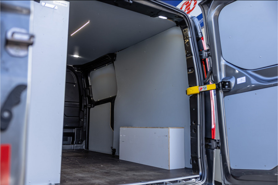 Ford Transit Custom 320 2.0 TDCI 185 PK L2H1 Sport | L+R Schuifdeur | ACC | Elek stoelen | Standkachel | CarPlay | Camera | Navigatie | Trekhaak | Inrichting | Nieuwe APK