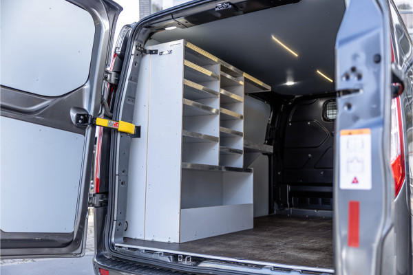 Ford Transit Custom 320 2.0 TDCI 185 PK L2H1 Sport | L+R Schuifdeur | ACC | Elek stoelen | Standkachel | CarPlay | Camera | Navigatie | Trekhaak | Inrichting | Nieuwe APK