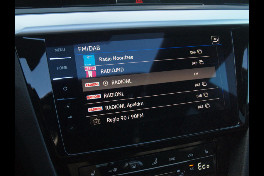 Volkswagen Arteon Shooting Brake 1.4 TSI eHybrid R-Line Business+ | Panoramadak | Trekhaak | Camera | Apple Carplay | Sfeerverlichting |