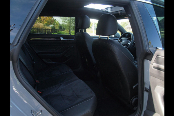 Volkswagen Arteon Shooting Brake 1.4 TSI eHybrid R-Line Business+ | Panoramadak | Trekhaak | Camera | Apple Carplay | Sfeerverlichting |