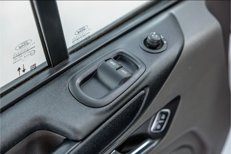 Ford Transit Custom 300 2.0 TDCI | Raptor Edition | CarPlay | Camera | Stoelverwarming | Trekhaak | Stoelverwarming | Airco | 3-Zitter | Nieuwe APK
