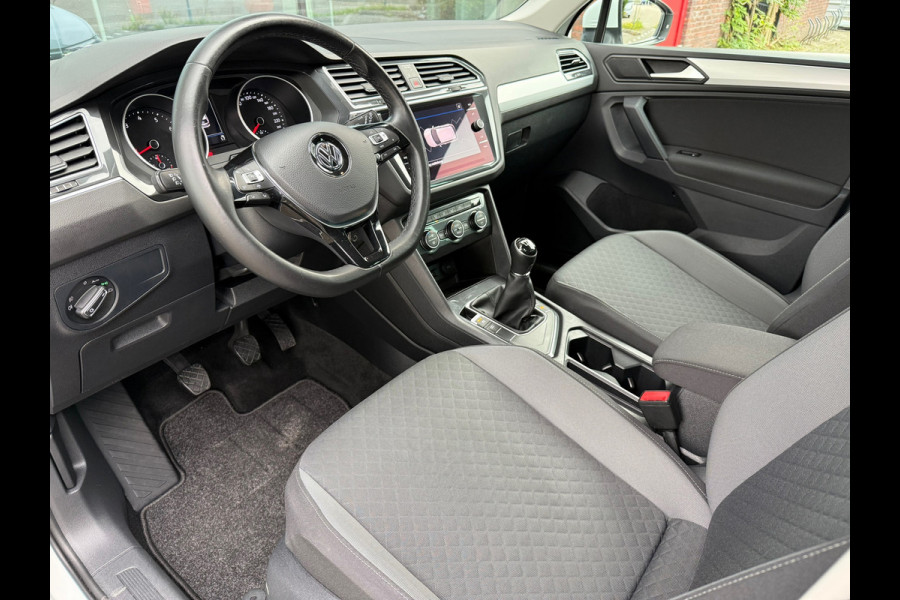 Volkswagen Tiguan 1.5 TSI Comfortline - Navi - Parkeerhulp - Climate - Org.NL