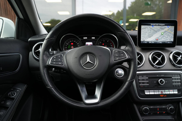 Mercedes-Benz GLA 180 Business Solution Pano Led