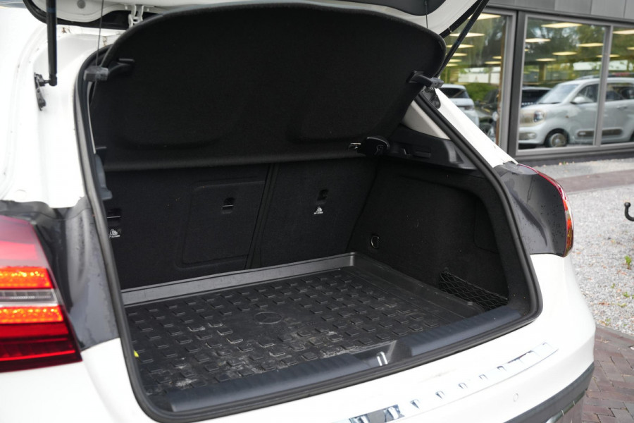 Mercedes-Benz GLA 180 Business Solution Pano Led