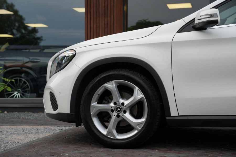 Mercedes-Benz GLA 180 Business Solution Pano Led