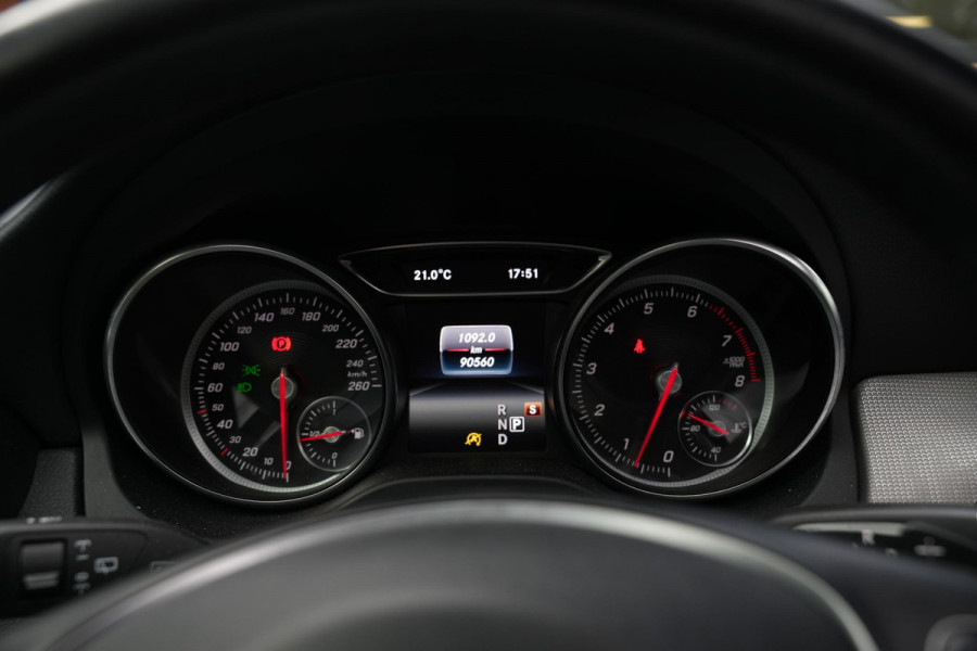Mercedes-Benz GLA 180 Business Solution Pano Led