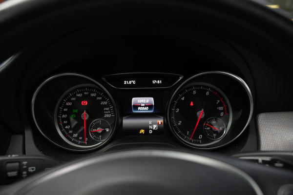 Mercedes-Benz GLA 180 Business Solution Pano Led