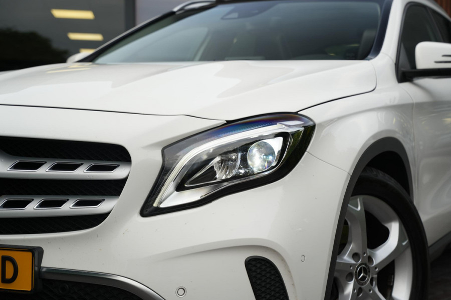 Mercedes-Benz GLA 180 Business Solution Pano Led