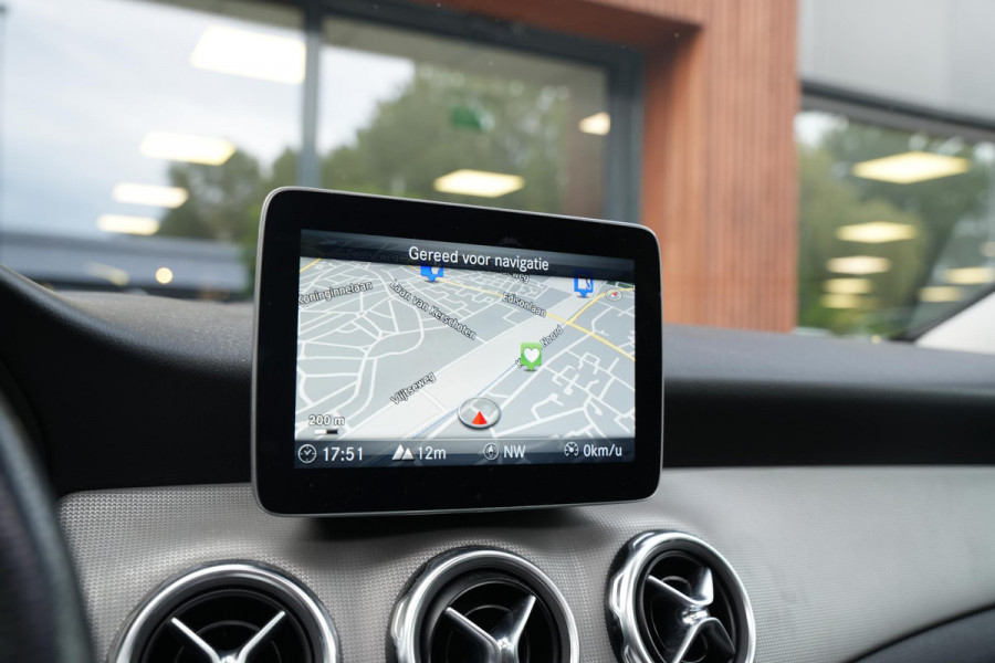 Mercedes-Benz GLA 180 Business Solution Pano Led