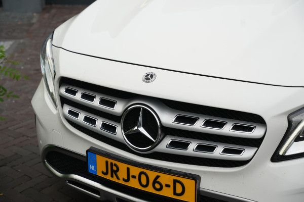 Mercedes-Benz GLA 180 Business Solution Pano Led