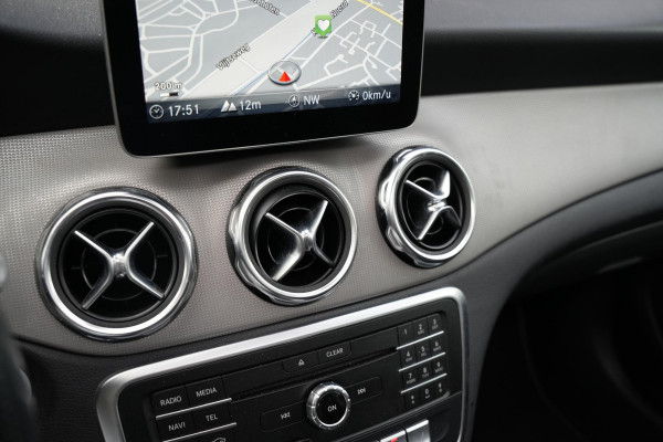 Mercedes-Benz GLA 180 Business Solution Pano Led