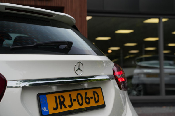 Mercedes-Benz GLA 180 Business Solution Pano Led
