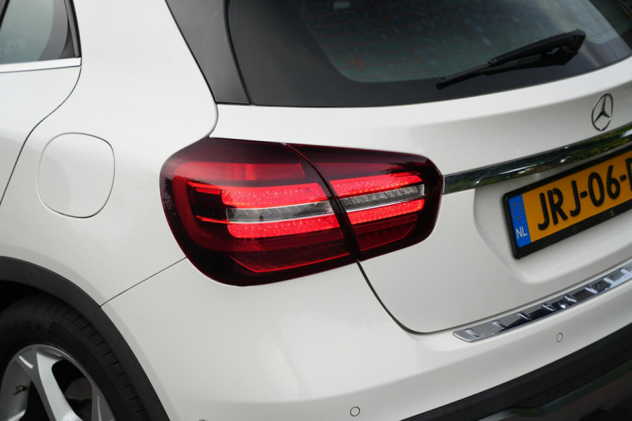 Mercedes-Benz GLA 180 Business Solution Pano Led