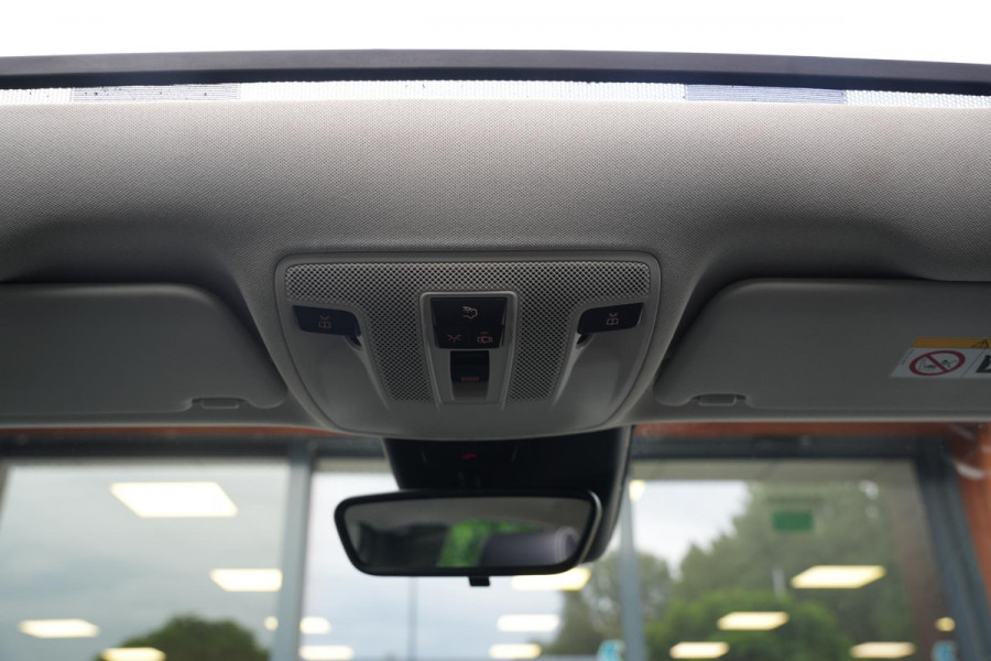Mercedes-Benz GLA 180 Business Solution Pano Led