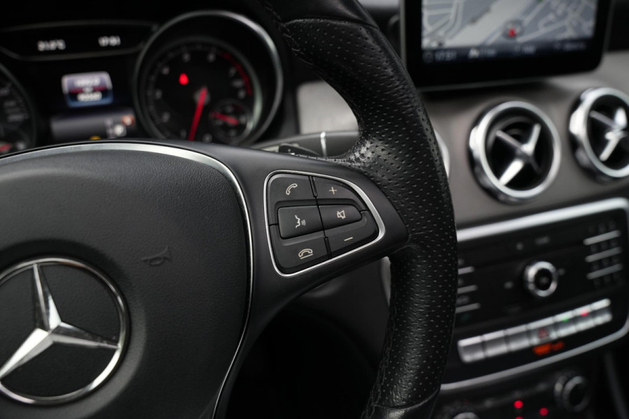 Mercedes-Benz GLA 180 Business Solution Pano Led