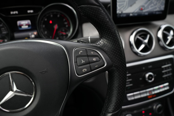 Mercedes-Benz GLA 180 Business Solution Pano Led