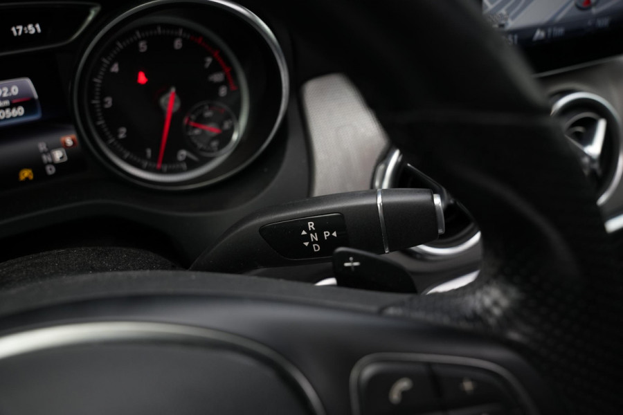 Mercedes-Benz GLA 180 Business Solution Pano Led