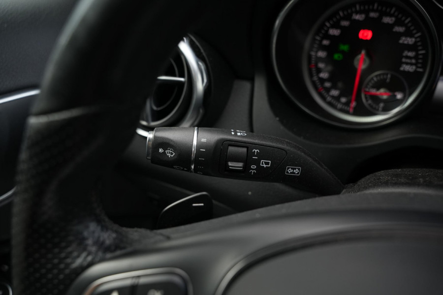 Mercedes-Benz GLA 180 Business Solution Pano Led