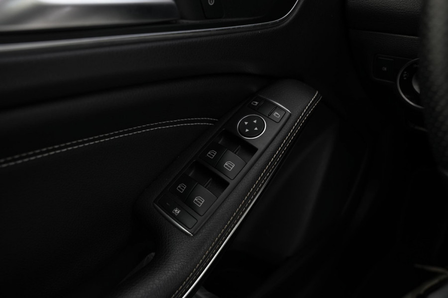 Mercedes-Benz GLA 180 Business Solution Pano Led