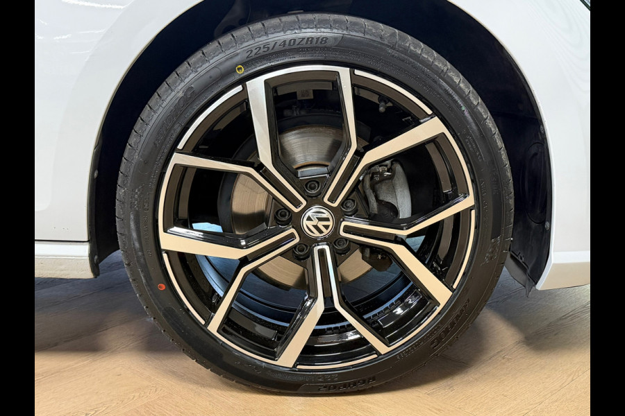Volkswagen Golf 1.5 TSI Highline 150PK DSG NAVIGATIE LED ACC PDC V+A MASSAGESTOELEN