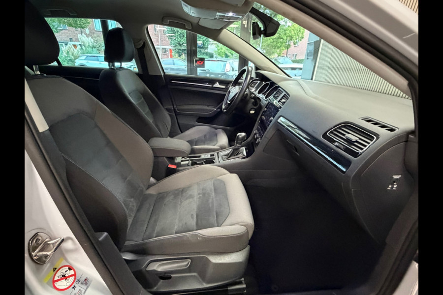 Volkswagen Golf 1.5 TSI Highline 150PK DSG NAVIGATIE LED ACC PDC V+A MASSAGESTOELEN