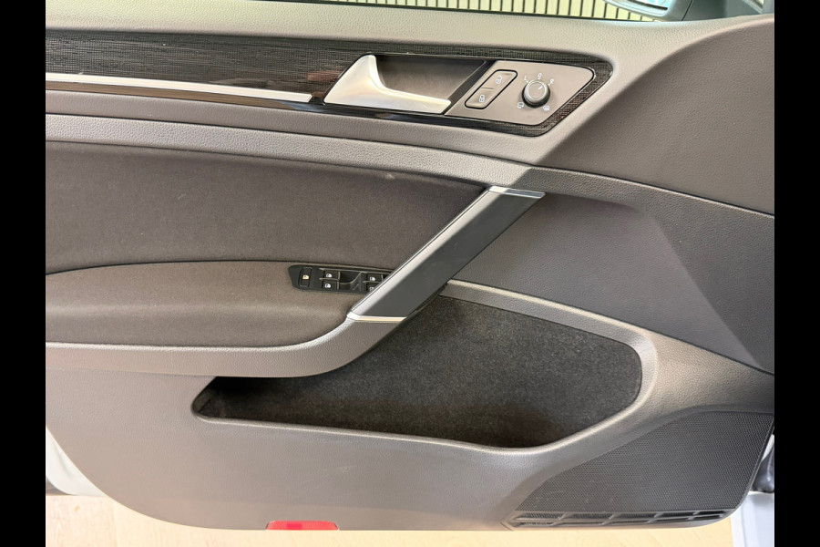 Volkswagen Golf 1.5 TSI Highline 150PK DSG NAVIGATIE LED ACC PDC V+A MASSAGESTOELEN