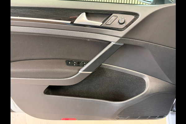 Volkswagen Golf 1.5 TSI Highline 150PK DSG NAVIGATIE LED ACC PDC V+A MASSAGESTOELEN