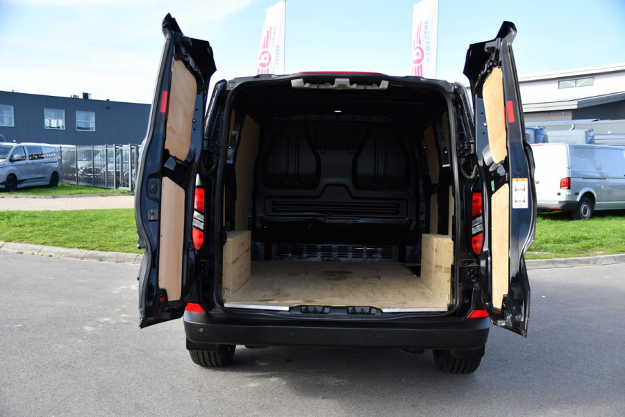 Ford Transit Custom 300 2.0 TDCI L1H1 Black Edition Cruise, Camera, Carplay, LED, 136pk, Automaat, NAVI, Airco, Multimedia, Uniek!