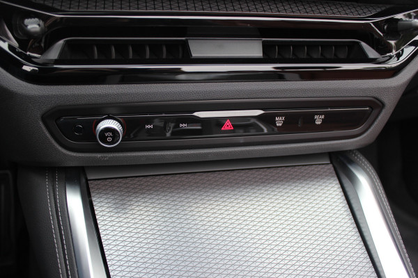 BMW 4 Serie Cabrio 430i xDrive M Sport Pro / Trekhaak / 360Camera / Individual Leder / Head-up / 18'' / Nekverwarming / Harman Kardon / Windscherm / Stuur+Stoelverwarming / Dodehoek / DAB / Cruise Control