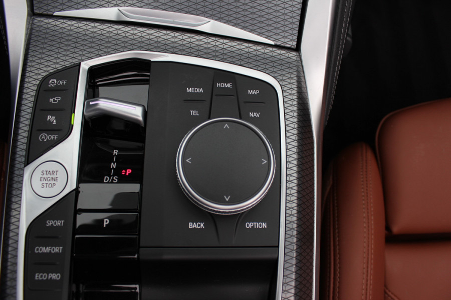 BMW 4 Serie Cabrio 430i xDrive M Sport Pro / Trekhaak / 360Camera / Individual Leder / Head-up / 18'' / Nekverwarming / Harman Kardon / Windscherm / Stuur+Stoelverwarming / Dodehoek / DAB / Cruise Control