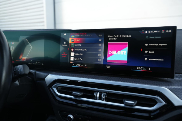 BMW 3 Serie Touring 330e xDrive M Pakket Panoramadak HUD Camera ACC Harman Kardon