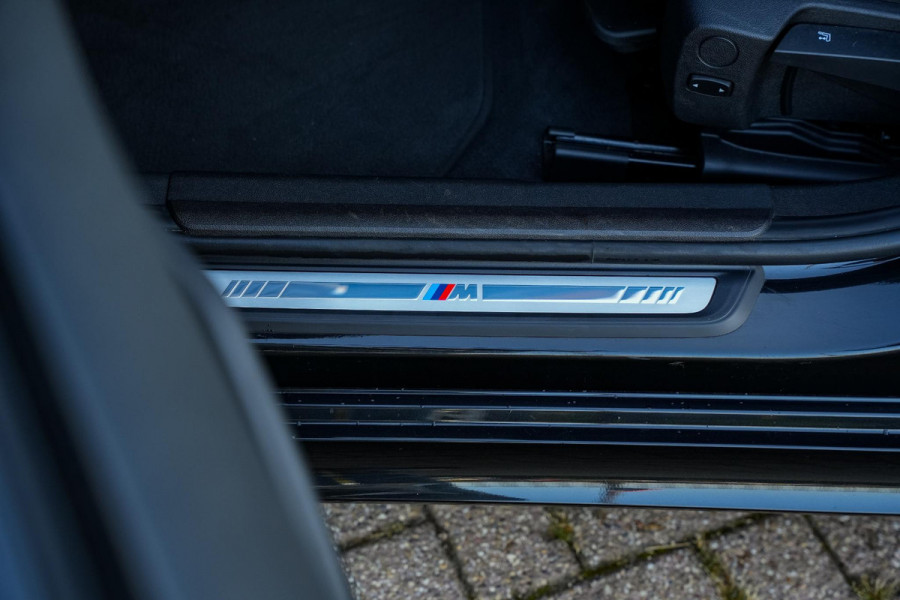 BMW 3 Serie Touring 330e xDrive M Pakket Panoramadak HUD Camera ACC Harman Kardon