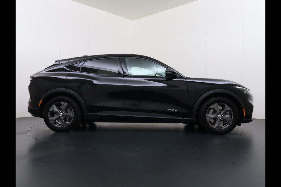 Ford Mustang Mach-E RWD 75kWh SOH 95% Adap.Cruise B&O®-Hifi Leder+Memory Trekhaak Stoel+Stuurverwarming Elek.Stoelen Navi Pdc Keyless Android Auto Apple Carplay Elek.Achterklep Lmv 18" DAB Bluetooth Led 1e Eigenaar Dealeronderhouden Origineel Nederlandse Auto