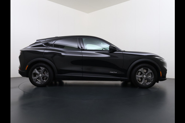 Ford Mustang Mach-E RWD 75kWh SOH 95% Adap.Cruise B&O®-Hifi Leder+Memory Trekhaak Stoel+Stuurverwarming Elek.Stoelen Navi Pdc Keyless Android Auto Apple Carplay Elek.Achterklep Lmv 18" DAB Bluetooth Led 1e Eigenaar Dealeronderhouden Origineel Nederlandse Auto