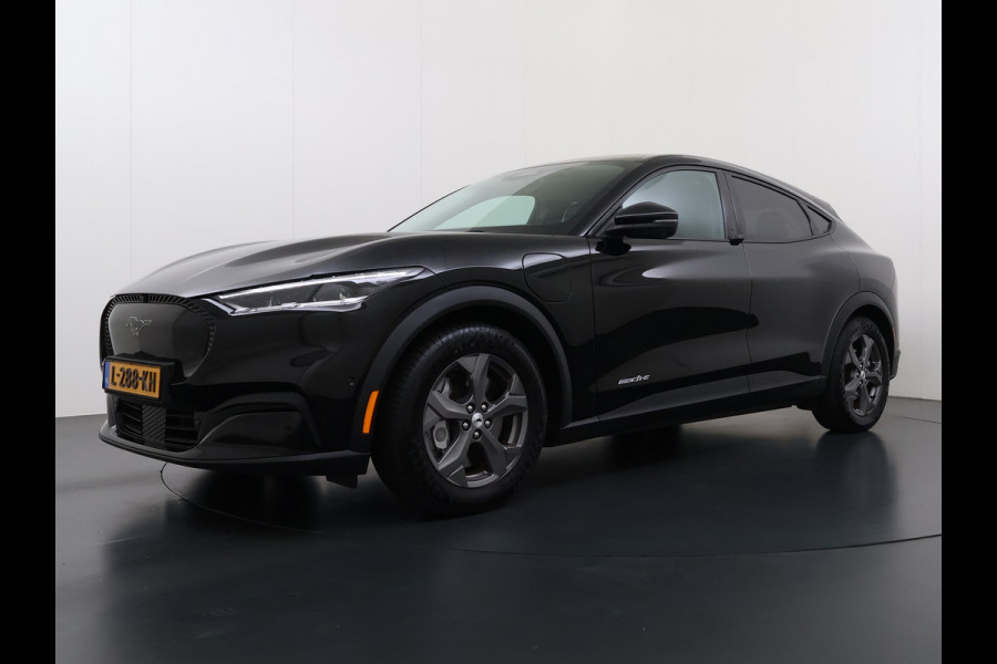 Ford Mustang Mach-E RWD 75kWh SOH 95% Adap.Cruise B&O®-Hifi Leder+Memory Trekhaak Stoel+Stuurverwarming Elek.Stoelen Navi Pdc Keyless Android Auto Apple Carplay Elek.Achterklep Lmv 18" DAB Bluetooth Led 1e Eigenaar Dealeronderhouden Origineel Nederlandse Auto