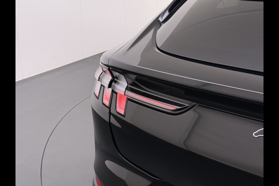 Ford Mustang Mach-E RWD 75kWh SOH 95% Adap.Cruise B&O®-Hifi Leder+Memory Trekhaak Stoel+Stuurverwarming Elek.Stoelen Navi Pdc Keyless Android Auto Apple Carplay Elek.Achterklep Lmv 18" DAB Bluetooth Led 1e Eigenaar Dealeronderhouden Origineel Nederlandse Auto