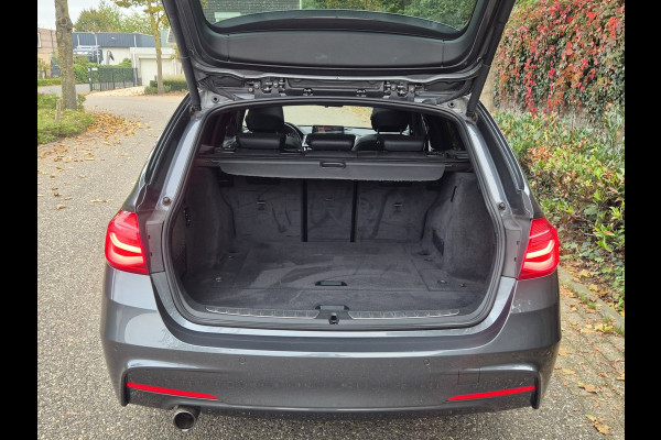 BMW 3 Serie Touring M Sport High Executive Panorama Trekhaak Apple CarPlay 6WB virtual dash NAP NL
