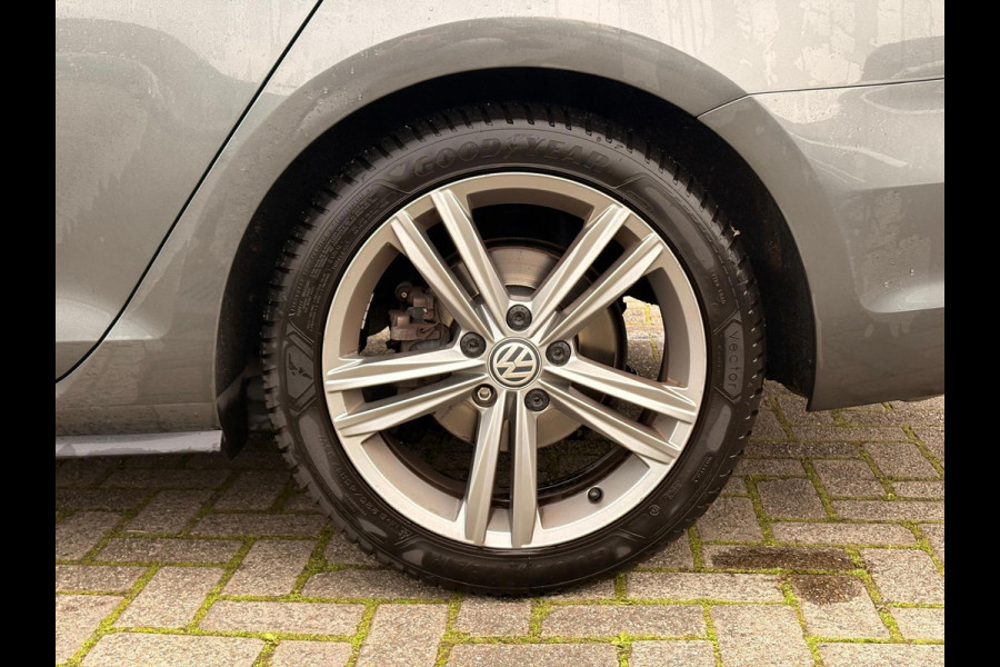 Volkswagen Golf Variant 1.5 TSI Highline Business 2x R-Line | PANO | NL-Auto | Goed onderH | TrekH | Add cruise | StoelverW | Etc
