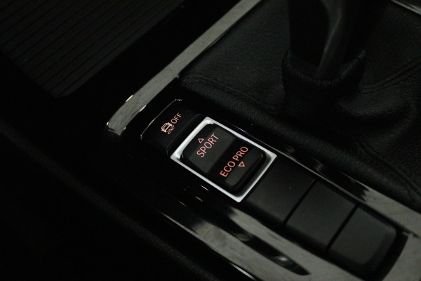 BMW X1 sDrive18i High Executive (SFEERVERLICHTING, NAVIGATIE, CRUISE CONTROL, DEALER ONDERHOUDEN)