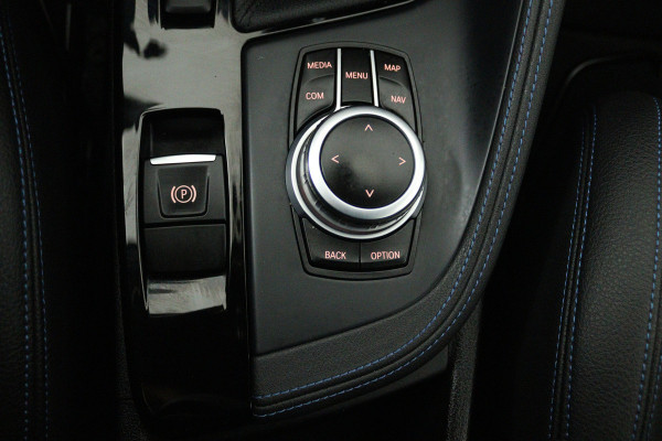 BMW X1 sDrive18i High Executive (SFEERVERLICHTING, NAVIGATIE, CRUISE CONTROL, DEALER ONDERHOUDEN)