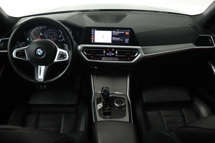 BMW 3-serie 320i High Executive M-sport(M-PAkKKET, CAMERA, STOELVERWARMING, SFEERVERLICHTING, DEALER ONDERHOUDEN)