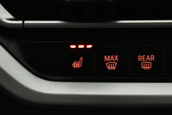 BMW 3-serie 320i High Executive M-sport(M-PAkKKET, CAMERA, STOELVERWARMING, SFEERVERLICHTING, DEALER ONDERHOUDEN)