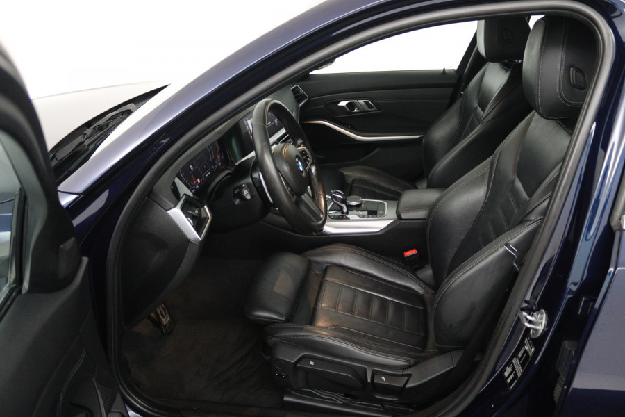 BMW 3-serie 320i High Executive M-sport(M-PAkKKET, CAMERA, STOELVERWARMING, SFEERVERLICHTING, DEALER ONDERHOUDEN)