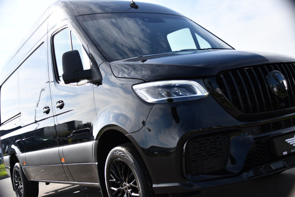 Mercedes-Benz Sprinter 319 1.9 CDI L2H2 AMG Black Edition Adaptieve Cruise, Carplay, 3500kg Trekhaak, Camera, LED, 190pk, 10,5'' Mbux, Sensoren, Leder, Standkachel. Automaat, Uniek!