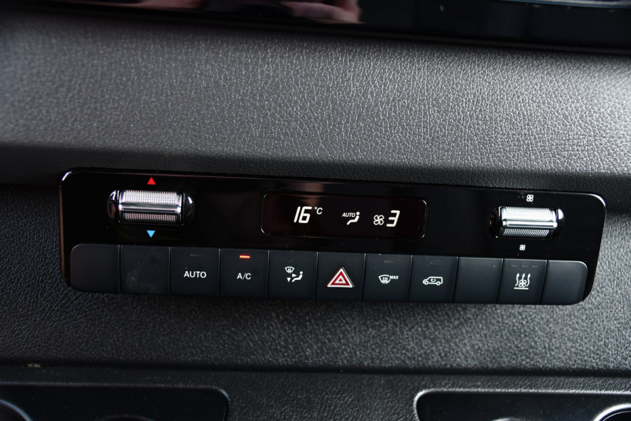 Mercedes-Benz Sprinter 319 1.9 CDI L2H2 AMG Black Edition Adaptieve Cruise, Carplay, 3500kg Trekhaak, Camera, LED, 190pk, 10,5'' Mbux, Sensoren, Leder, Standkachel. Automaat, Uniek!